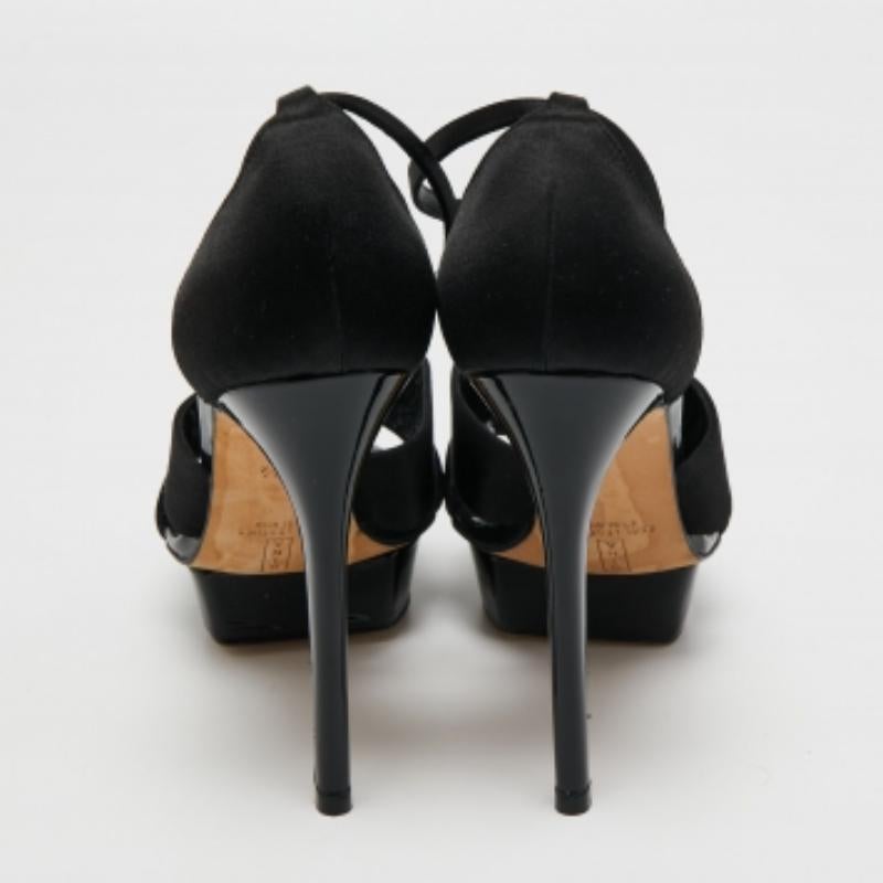 Gina Schwarze Satin Plateausandalen mit Knöchelriemen Größe 37,5 im Angebot 1