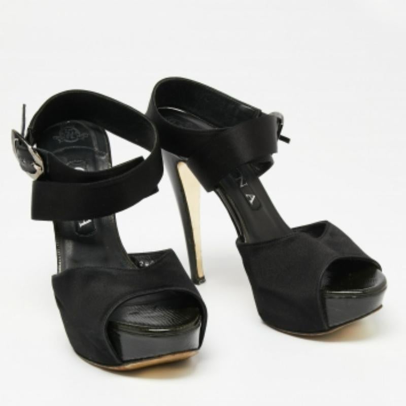 Gina Schwarze Satin Plateausandalen mit Knöchelriemen Größe 38,5 im Angebot 2