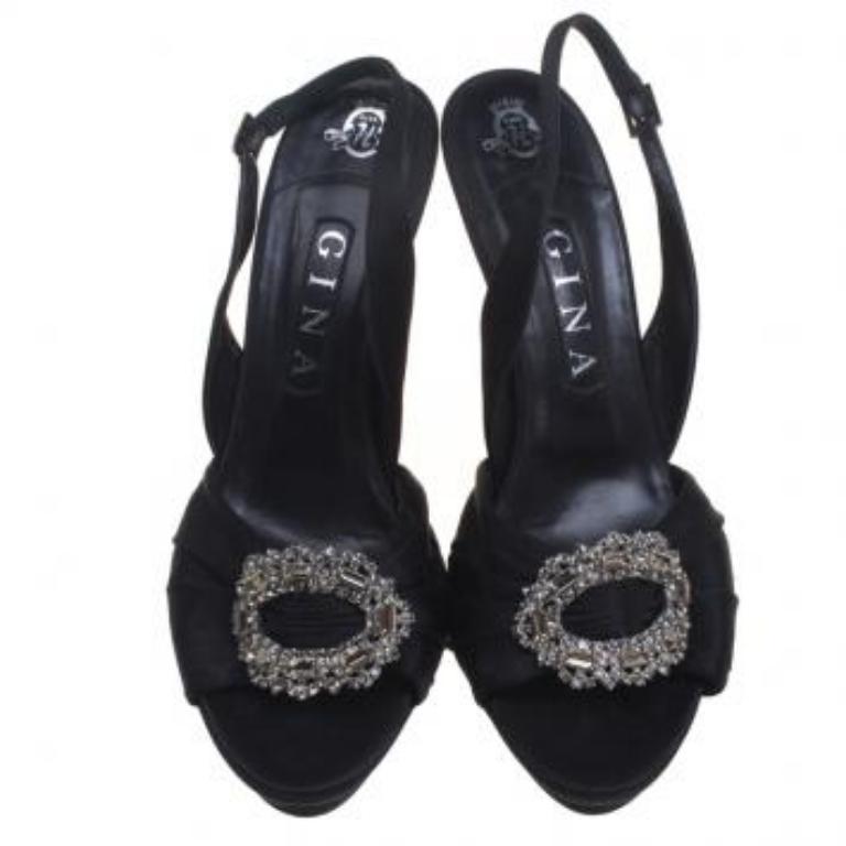 Gina Black Satin Brooch Embellished Slingback Sandals Size 39.5 en vente 1