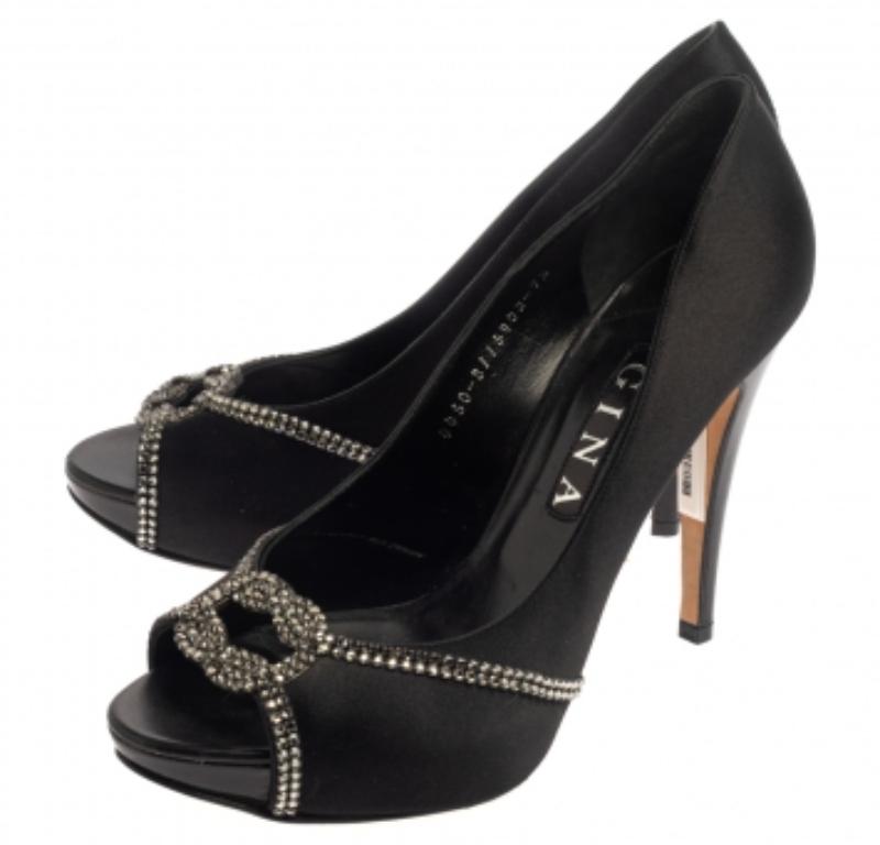 Create the most eye-catching party looks wearing these super stylish Gina platform pumps. Constructed from black satin, these peep-toe pumps along with their 12.5 cm heels feature exquisite crystal embellishments on the vamps. They'll help you ace a