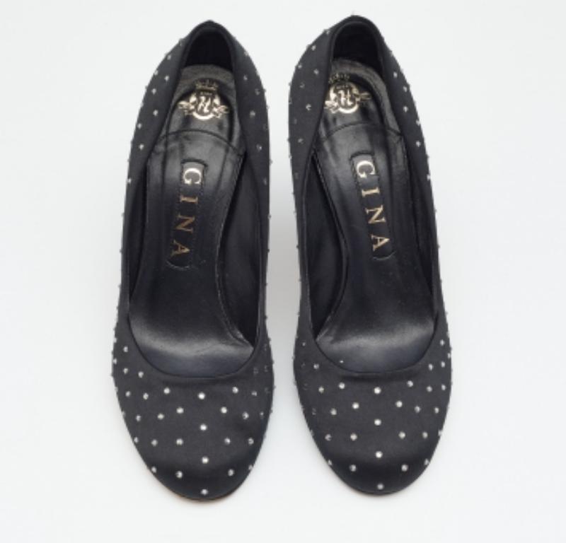 Gina Negro Satén Cristal Embellished Bombas Tamaño 38 en Bueno estado para la venta en Dubai, Al Qouz 2