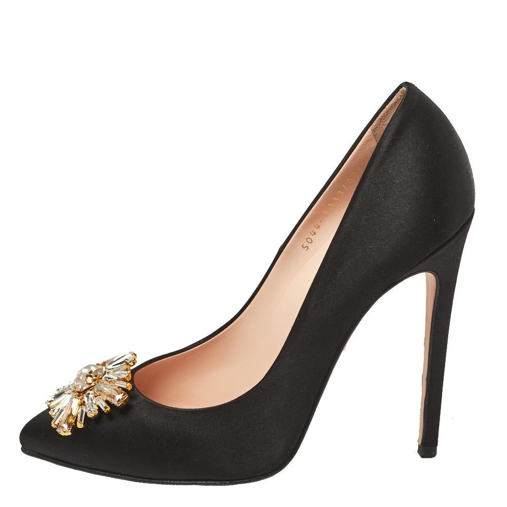 Gina Schwarze Satin-Pumps mit Swarovski-Kristall-Verzierungen Größe 40 im Zustand „Gut“ in Dubai, Al Qouz 2