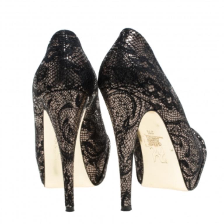 Gina Black/Silver Brocade Fabric Pleated High Heel Platform Pumps Size 36.5 In Good Condition For Sale In Dubai, Al Qouz 2