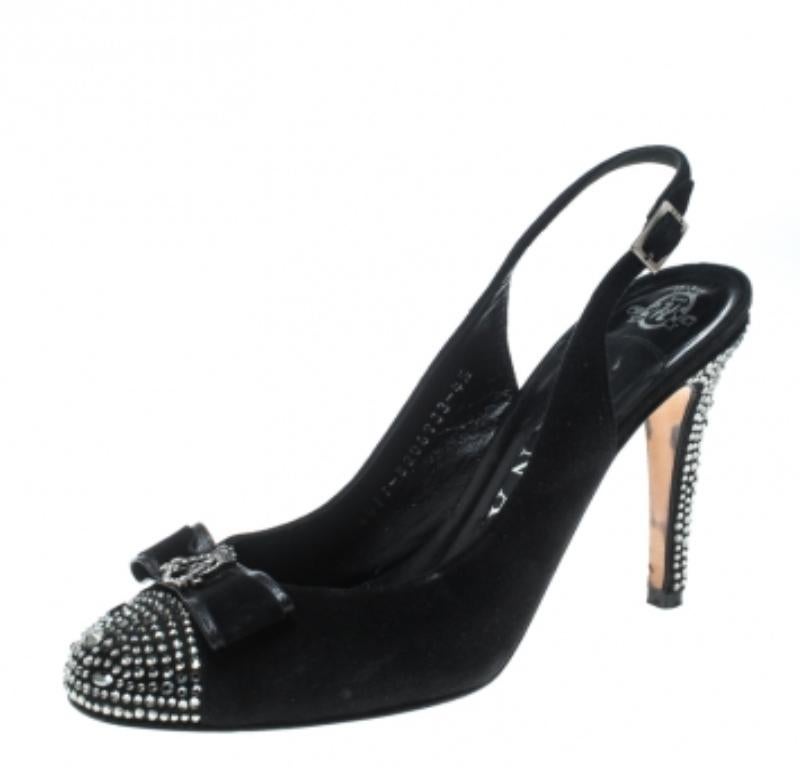 Gina Suede Noir Crystal Embellish Cap Toe Slingback Sandals Size 37.5 Pour femmes en vente