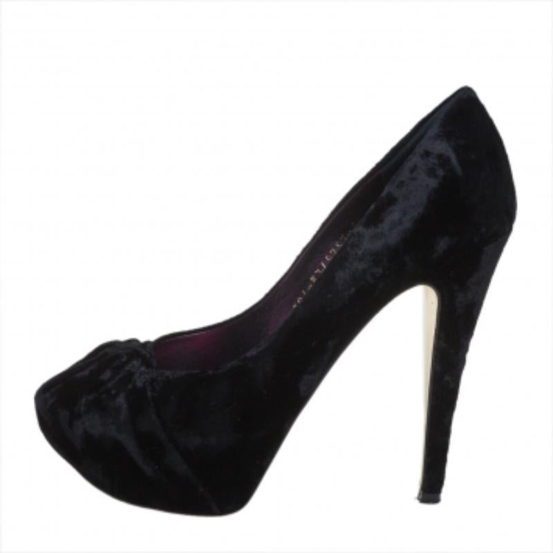 Gina Black Velvet Claire Platform Pumps Size 38.5 In Good Condition For Sale In Dubai, Al Qouz 2
