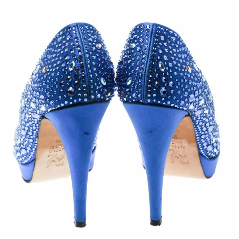 Gina Blue Crystal Embellished Satin Pumps Size 38.5 In Good Condition In Dubai, Al Qouz 2