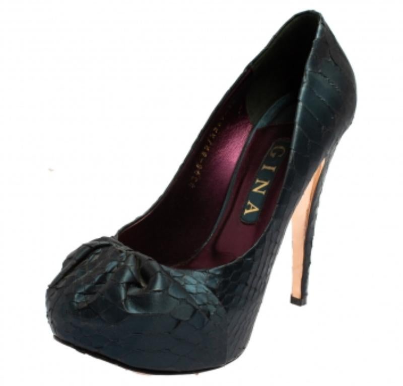 Gina Blue Python Embossed Leather Elle Platform Pumps Size 38.5 In Good Condition For Sale In Dubai, Al Qouz 2