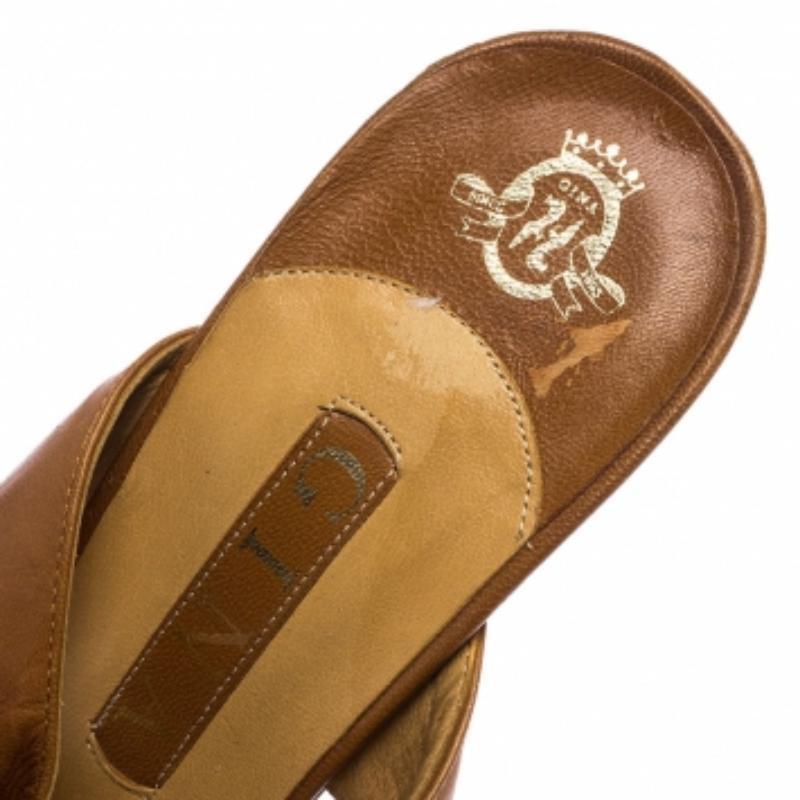 Gina Sandali in pelle marrone impreziositi da cinturini taglia 41 in vendita 2