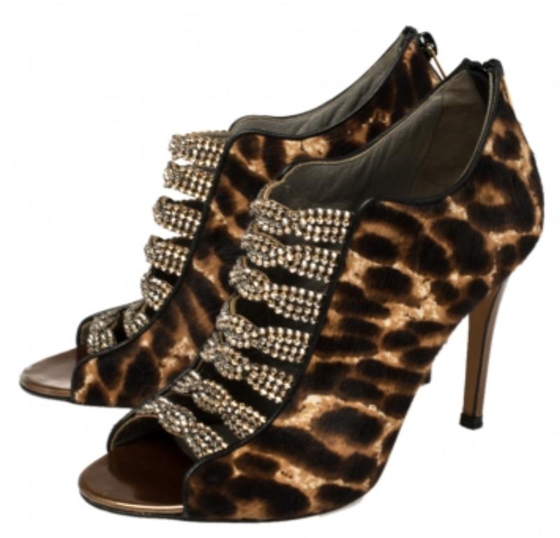 A contemporary design and a glamorous appeal make these Gina sandals simply luxe! These beauties come crafted from leopard-print calf hair and styled in a strappy layout with crystal-embellished vamps. They flaunt zippers on the counters and are