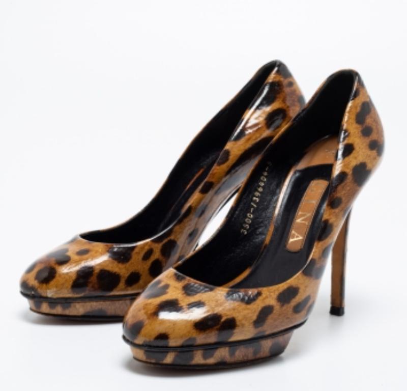 Gina Chaussures à bout rond en cuir verni imprimé léopard Brown Taille 38 en vente 3