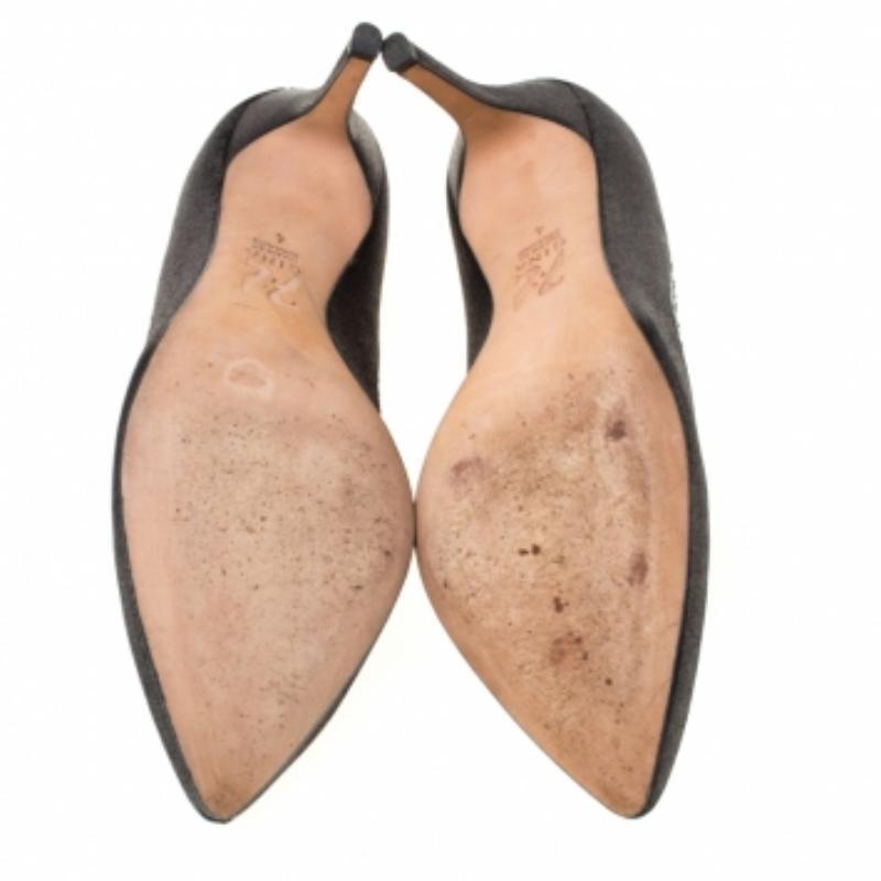 Gina Crystal verschönert texturierten Stoff spitzen Zehen Pumps Größe 37 (Schwarz) im Angebot