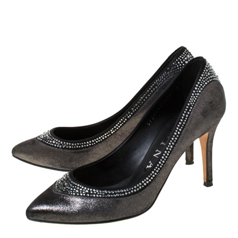 Gina Crystal Embellished Textured Fabric Pointed Toe Pumps Size 37 In Fair Condition For Sale In Dubai, Al Qouz 2