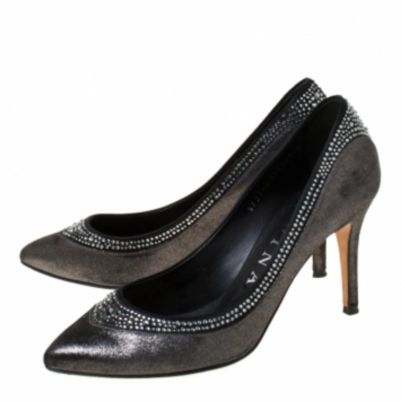 Gina Crystal verschönert texturierten Stoff spitzen Zehen Pumps Größe 37 im Angebot 3