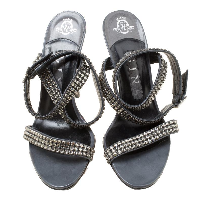 Gina Dunkelgraue kristallverzierte Leder-Sandalen mit Kreuz-Knöchelriemen Größe 37 (Grau) im Angebot