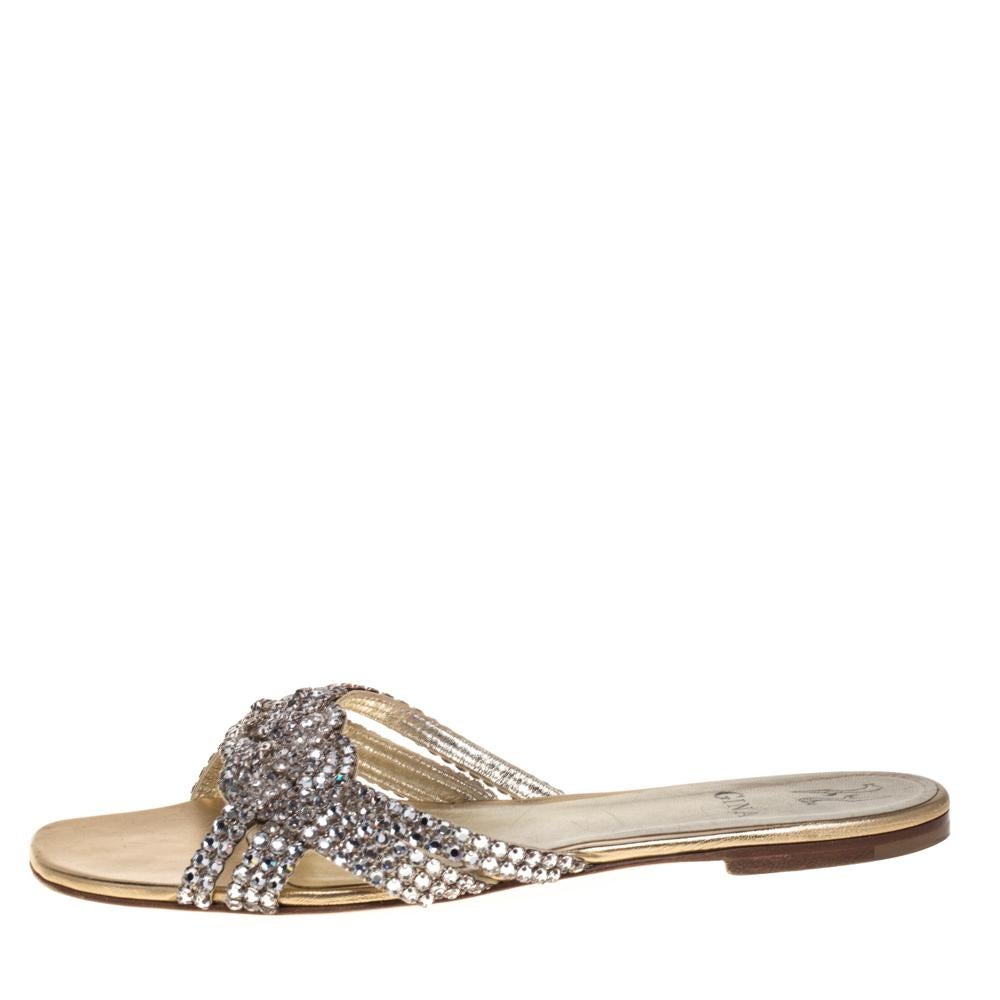 Gina Gold Crystal Embellished Leather Flat Slides Size 40 In Good Condition In Dubai, Al Qouz 2