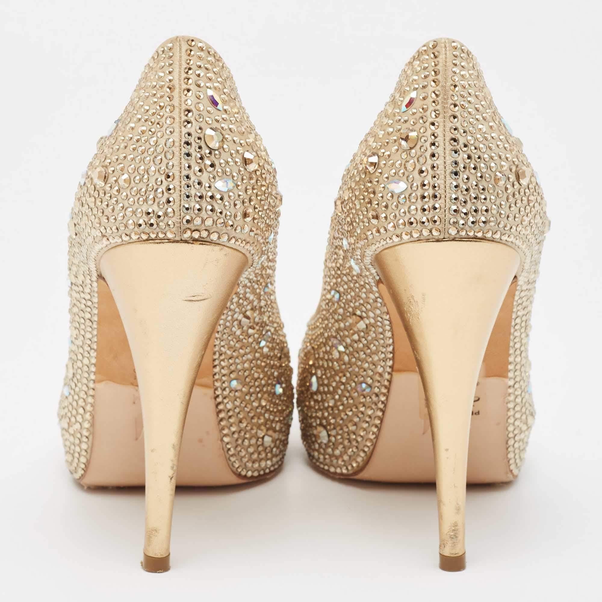 Gina escarpins à bout ouvert en satin orné de cristaux dorés, taille 39 Pour femmes en vente