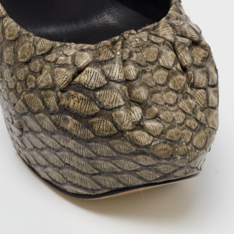 Make a chic style statement with these designer pumps. They showcase sturdy heels and durable soles, perfect for your fashionable outings!