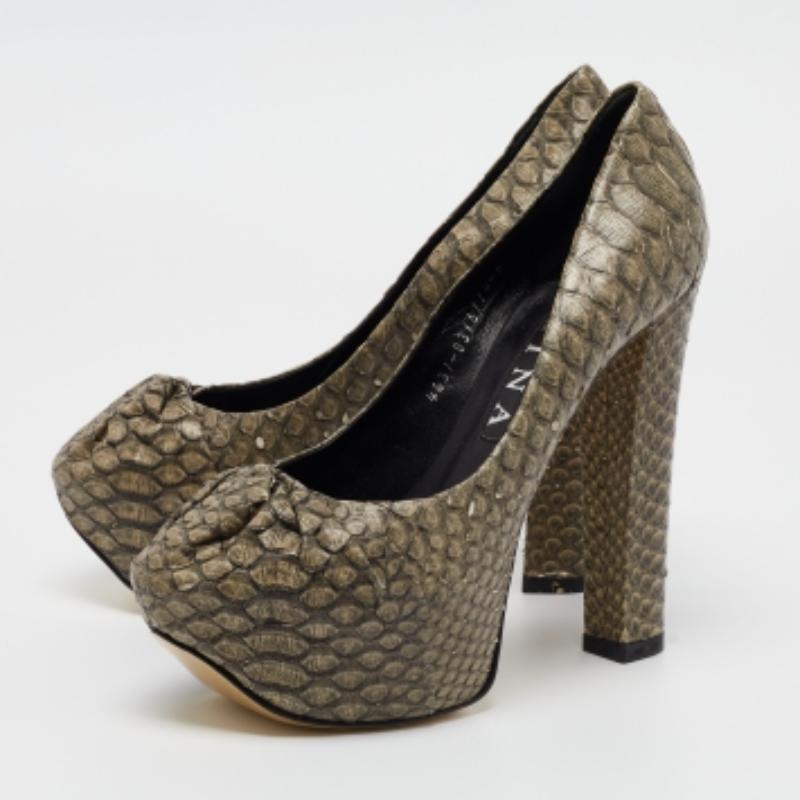 Gina Green Python Platform Block Heel Pumps Size 39 In Good Condition For Sale In Dubai, Al Qouz 2