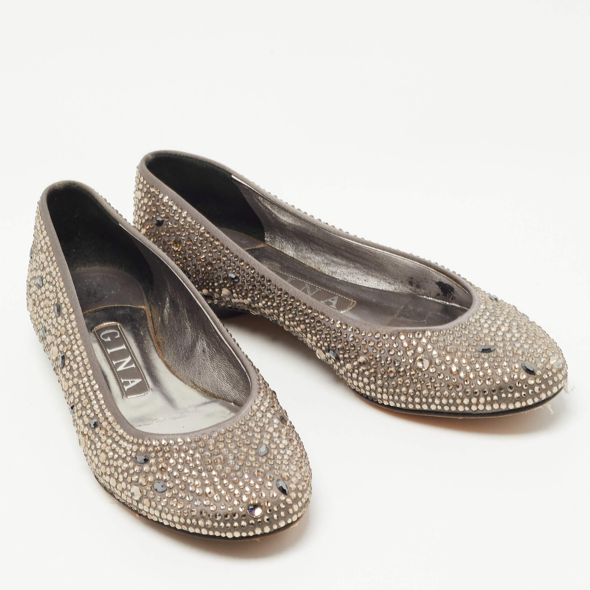 Gina Grey Crystal Embellished Satin Ballet Flats Size 37 In Good Condition For Sale In Dubai, Al Qouz 2