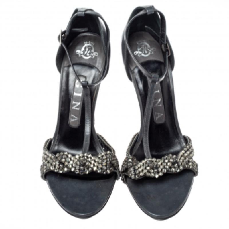 Gina Grey Patent Leather Crystal Embellished T-Strap Sandals Size 37.5 In Good Condition For Sale In Dubai, Al Qouz 2