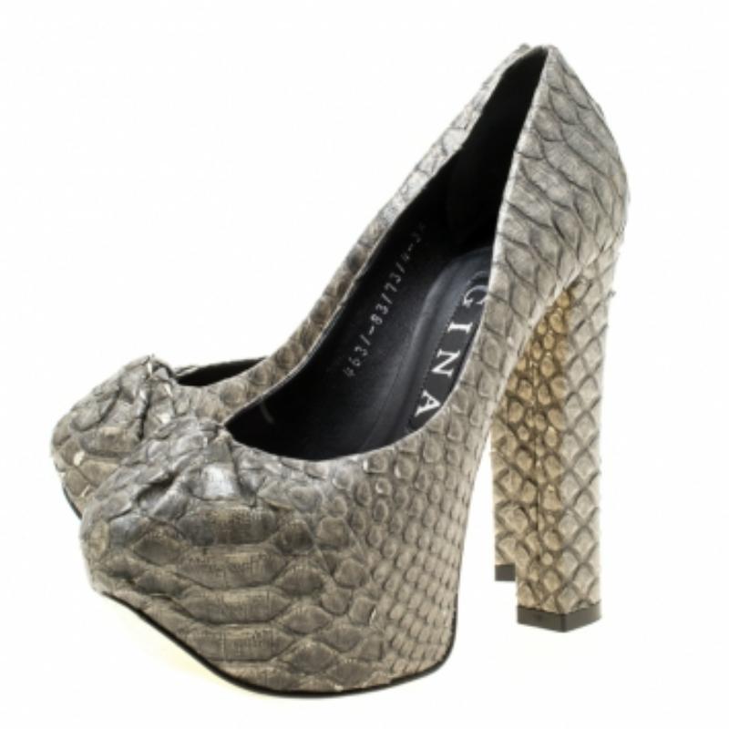 Gina Grau Python Leder Claire Hoodie Plateau Pumps Größe 36,5 im Zustand „Gut“ im Angebot in Dubai, Al Qouz 2