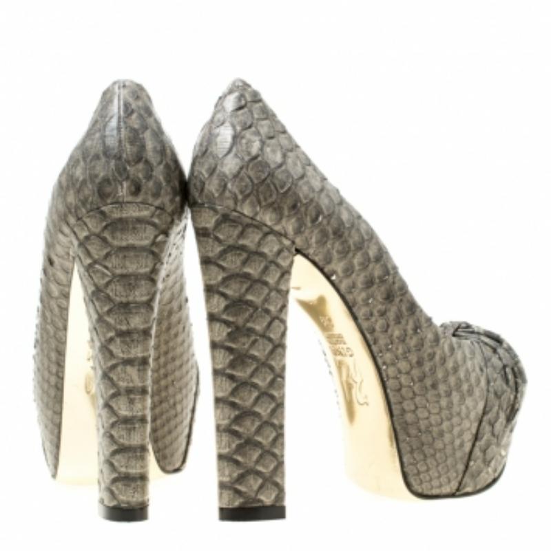 Gina Grau Python Leder Claire Hoodie Plateau Pumps Größe 36,5 im Angebot 1