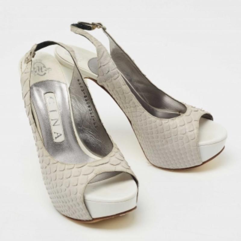 Grigio Gina, pelle di pitone grigia, sandali con piattaforma Peep-Toe Slingback misura 37,5 in vendita