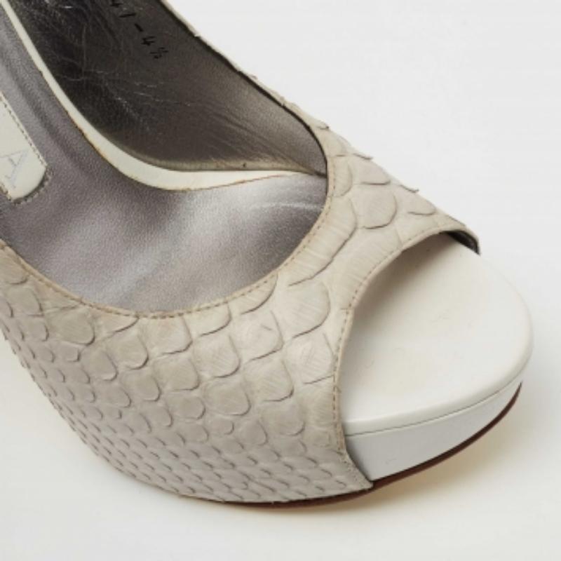 Gina, pelle di pitone grigia, sandali con piattaforma Peep-Toe Slingback misura 37,5 in vendita 2