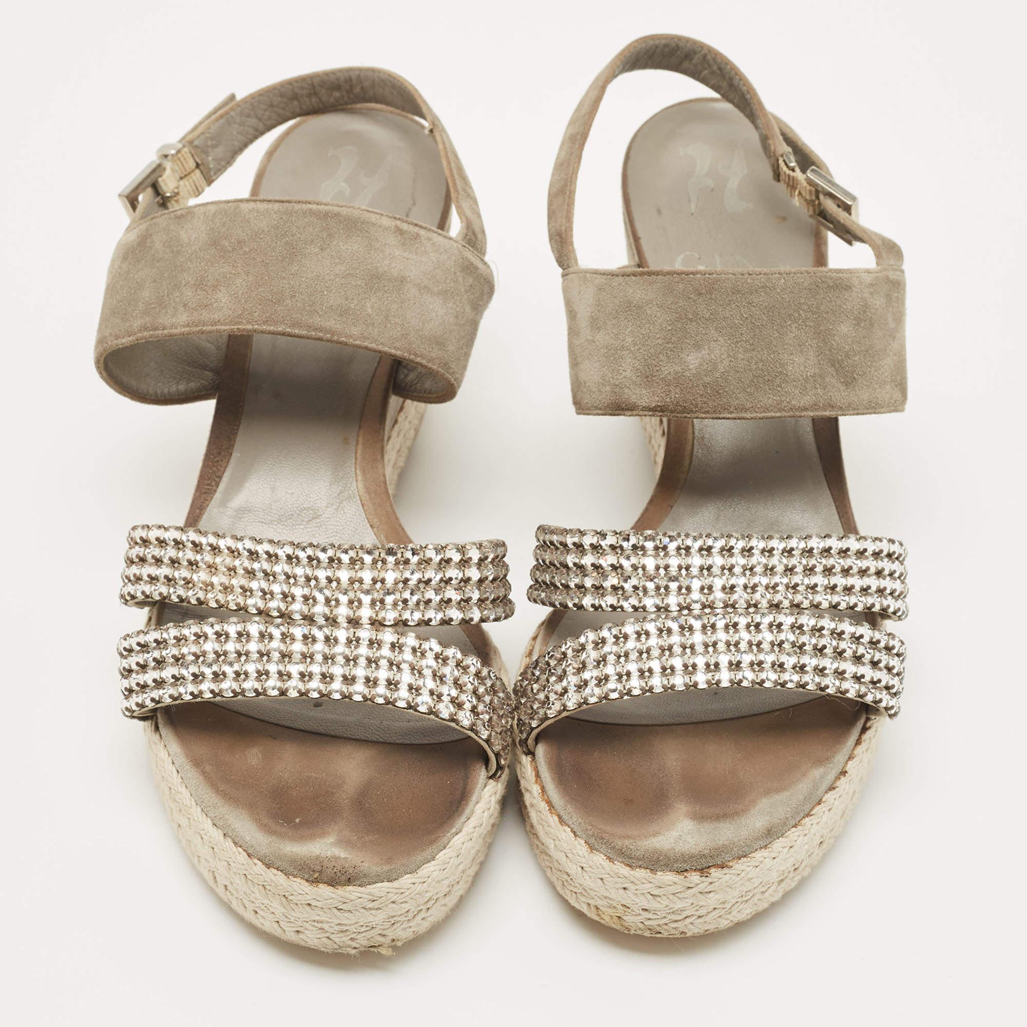 Gina Grey Suede Crystal Embellished Open Toe Espadrille Sandals Size 38 In Fair Condition For Sale In Dubai, Al Qouz 2