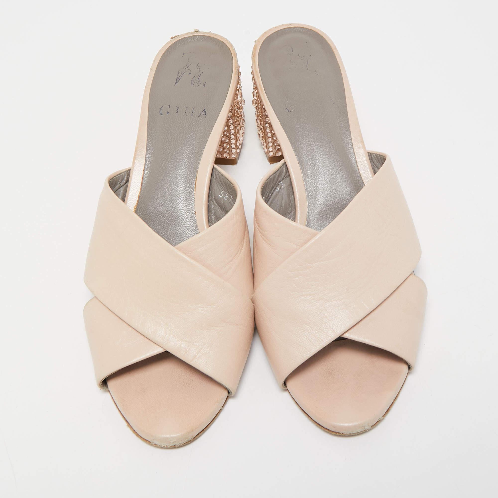 Beige Gina, pelle rosa chiaro con tacco impreziosito da cristalli, sandali con tacco a spillo misura 37 in vendita