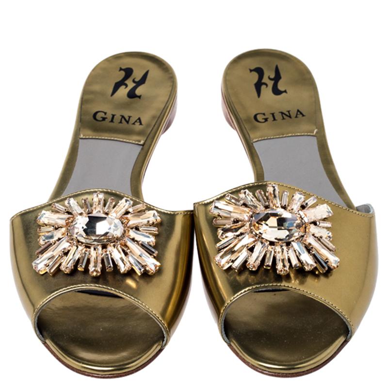 We can't stop gushing over these stunning flat slides from Gina. They flaunt such exquisite details, like the crystal embellishments, the open toes and the leather lining. The gold hue makes them glamorous and a must-have. You will truly love these