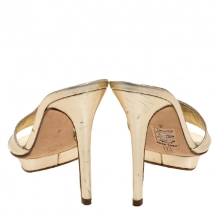 Gina Metallic Gold Leather Slide Sandals Size 37 In Fair Condition For Sale In Dubai, Al Qouz 2
