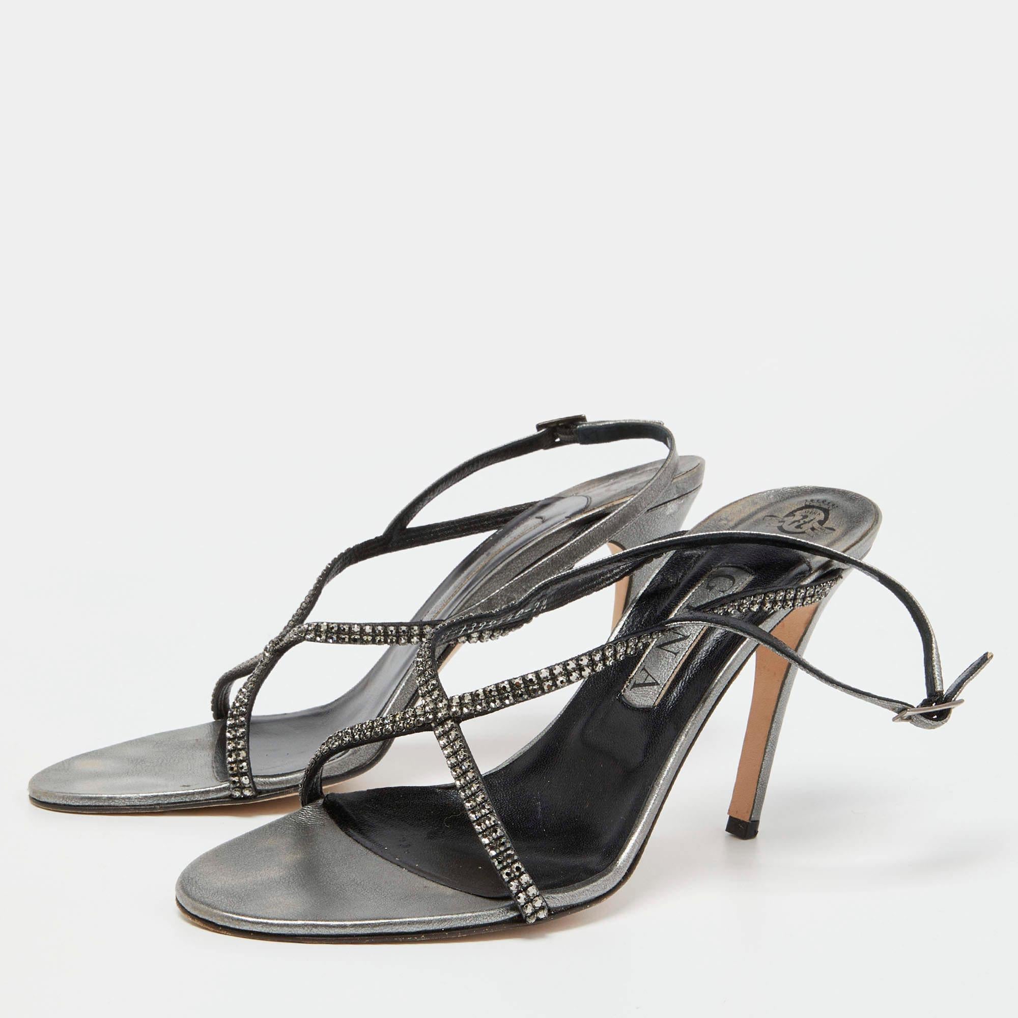 Wear these designer sandals to spruce up any outfit. They are versatile  chic  and can be easily styled. Made using quality materials  these sandals are well built and long lasting.