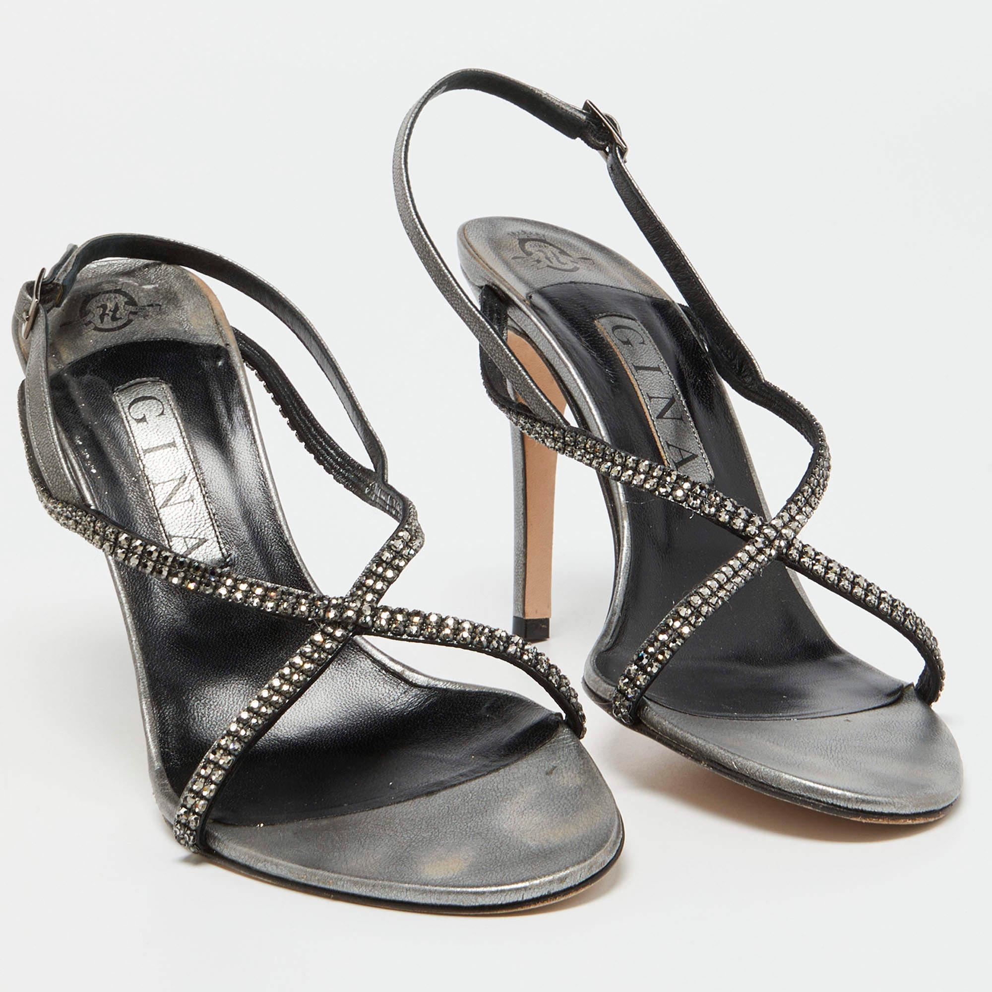 Gina Metallic Grey Leather Crystal Embellished Slingback Sandals Size 39.5 In Fair Condition For Sale In Dubai, Al Qouz 2