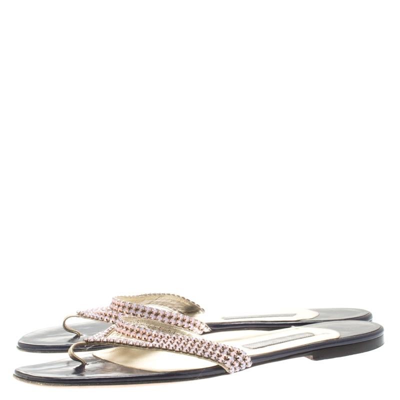Gina Metallic Pink Crystal Embellished Leather Thong Sandals Size 41 In Good Condition In Dubai, Al Qouz 2