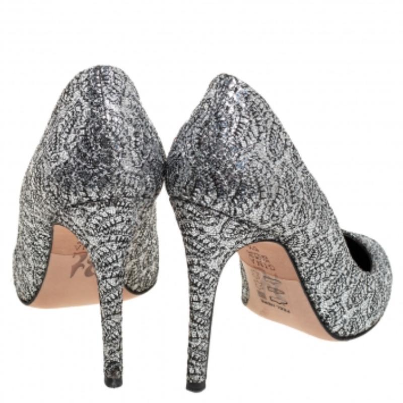 Gina Metallic Silver Lurex And Glitter Slip On Pumps Size 38.5 In Good Condition For Sale In Dubai, Al Qouz 2