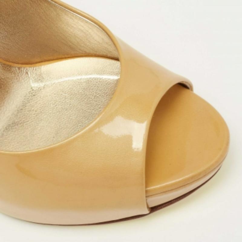 Bombas con punta de charol amarillo mostaza Gina Talla 37.5 en venta 2