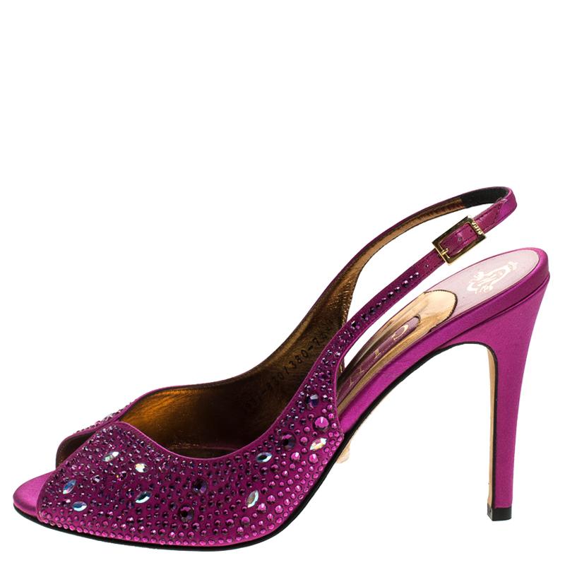 Gina Pink Satin Crystal Embellished Slingback Sandals Size 40.5 In New Condition In Dubai, Al Qouz 2