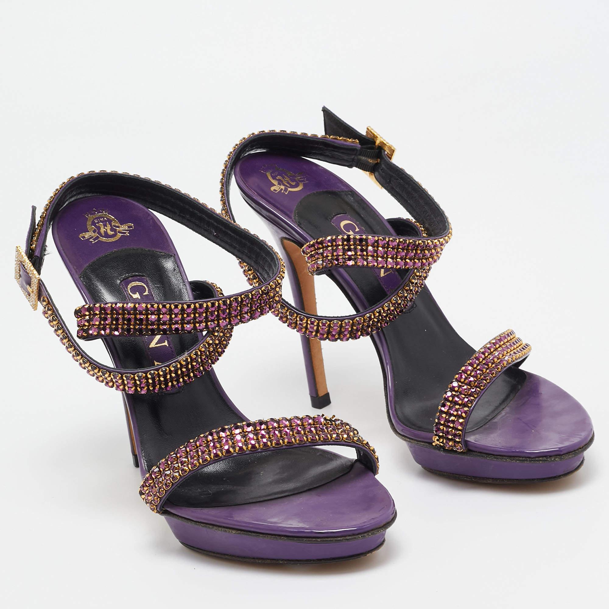 Gina - Sandali con cinturino alla caviglia in pelle viola impreziositi da cristalli - misura 38 In condizioni buone in vendita a Dubai, Al Qouz 2