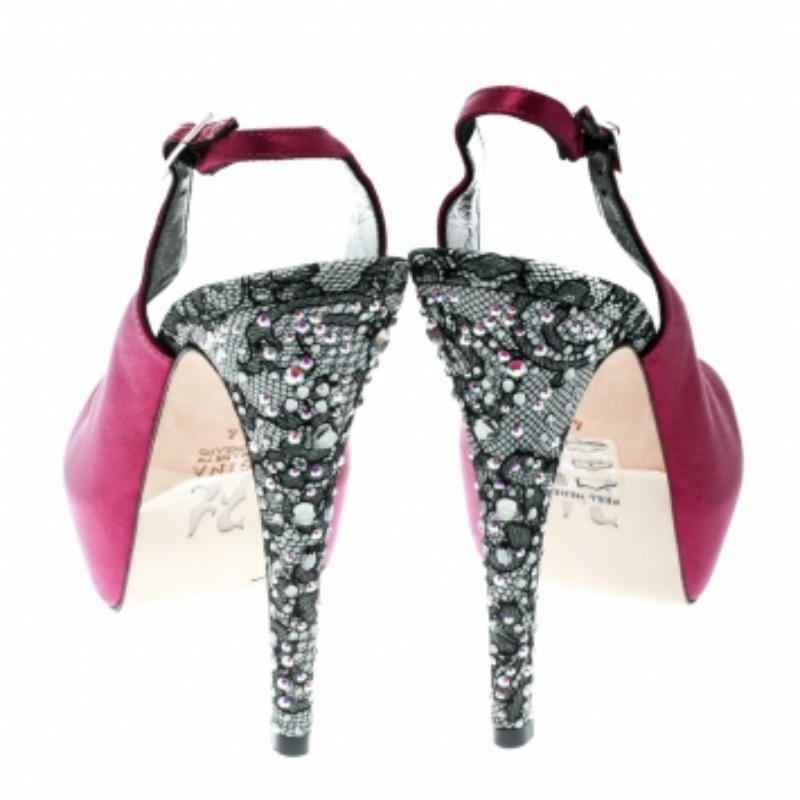 Marron Gina Sandales à talons ouverts et ornées de cristaux en satin violet, taille 37 en vente