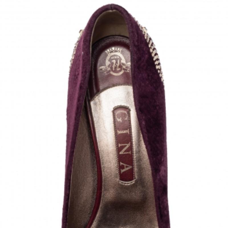 Gina Lila Plateau Pumps aus Samt mit Kristallverzierung Größe 40,5 im Zustand „Gut“ im Angebot in Dubai, Al Qouz 2