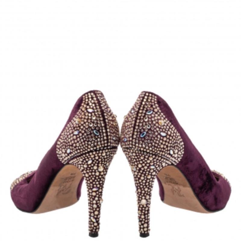 Gina Lila Plateau Pumps aus Samt mit Kristallverzierung Größe 40,5 Damen im Angebot