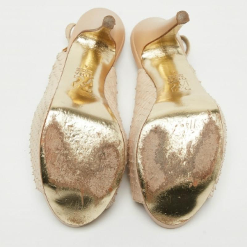 Gina Python Embossed Leather Peep Toe Blake Platform Slingback Pumps Talla 37 Beige en venta