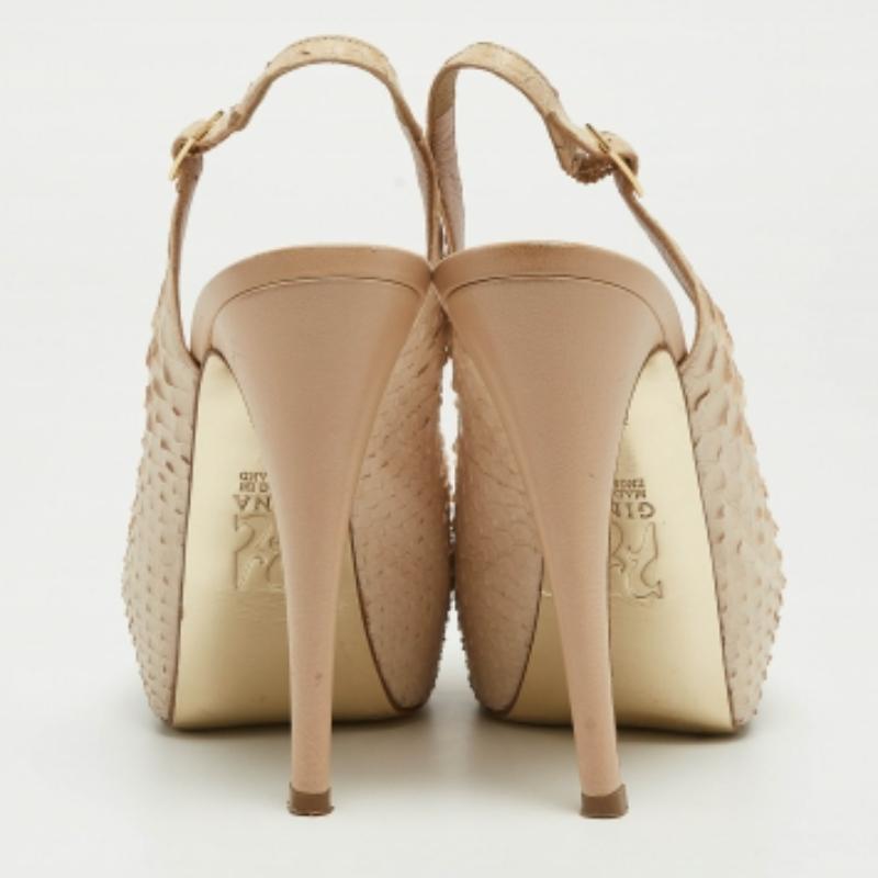 Gina Python Embossed Leather Peep Toe Blake Platform Slingback Pumps Talla 37 en Bueno estado para la venta en Dubai, Al Qouz 2