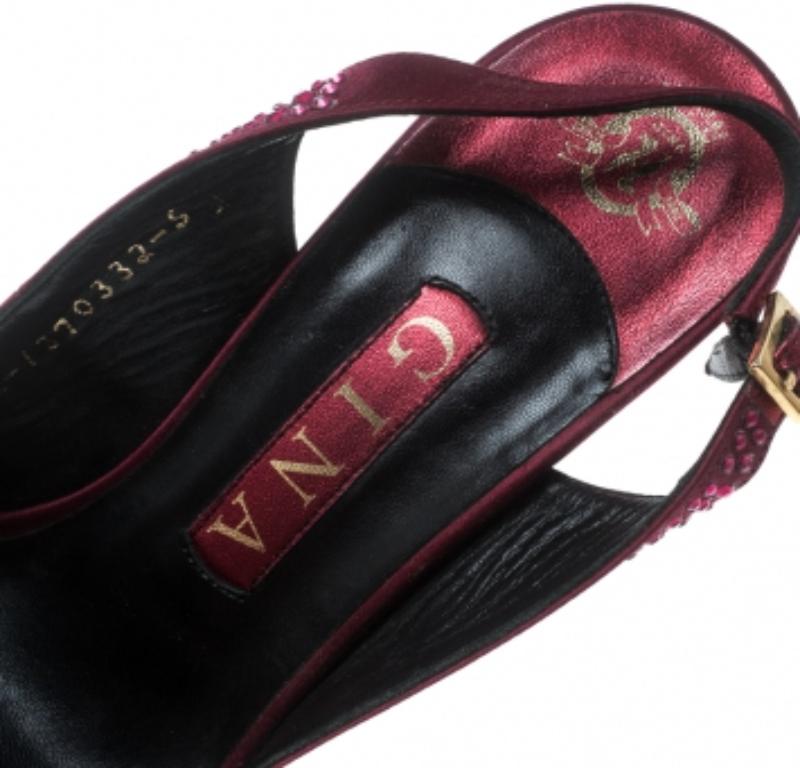 Gina Rote Satin-Sandalen mit Kristallverzierung und Peep Toe-Slingback Größe 38 (Schwarz) im Angebot