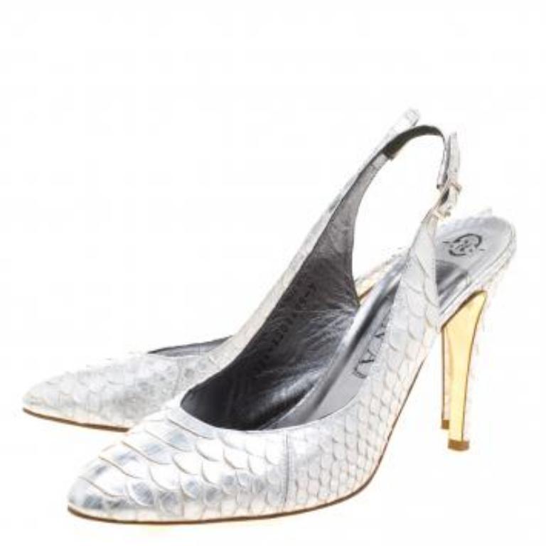 Das perfekte Accessoire für Ihr wunderschönes Kleid, mit dem Sie auf die Party oder in den Club gehen. Gefertigt aus  Diese Schuhe aus weichem und hochwertigem Leder mit Schuppendetails am ganzen Körper sind mit hohen Stilettoabsätzen ausgestattet.