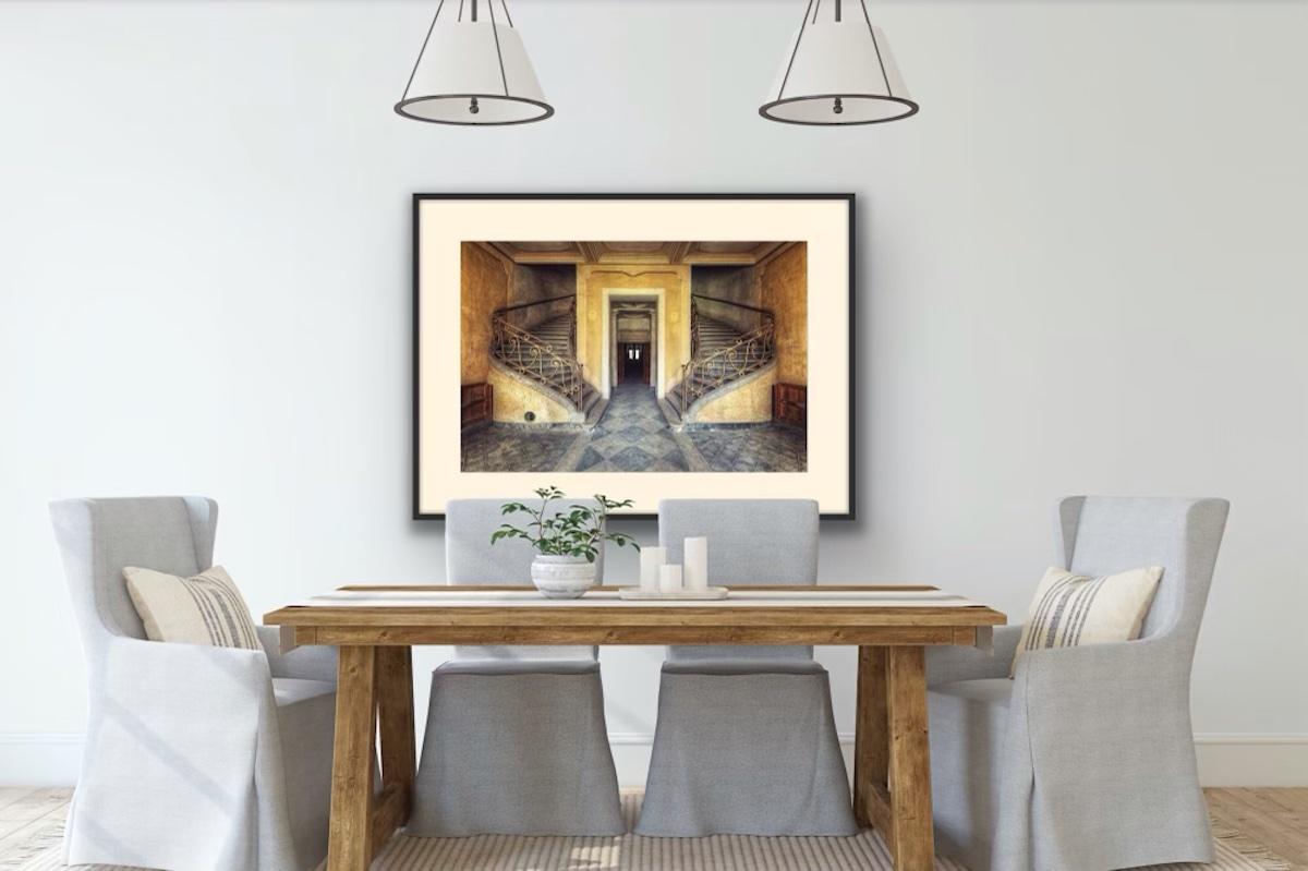 Reggia di Gina Soden [2013]
edizione limitata e firmata a mano dall'artista 

Fotografia digitale su carta baritata

Edizione numero 4

Dimensioni dell'immagine: H. 70,02 cm x L. 105 cm

Dimensioni complete dell'opera non incorniciata: H. H. 74,2 cm