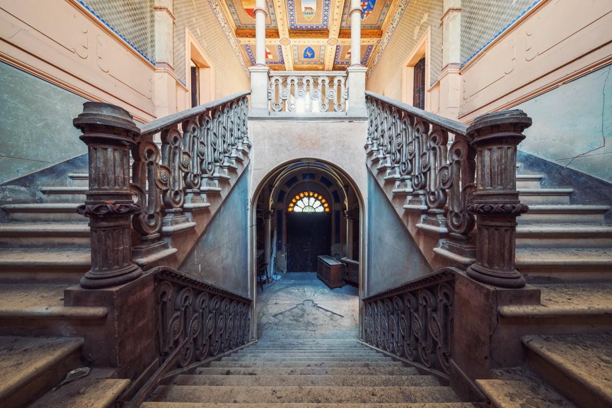 Agitazione by Gina Soden - Urbex photography, abandoned place, interior, stairs