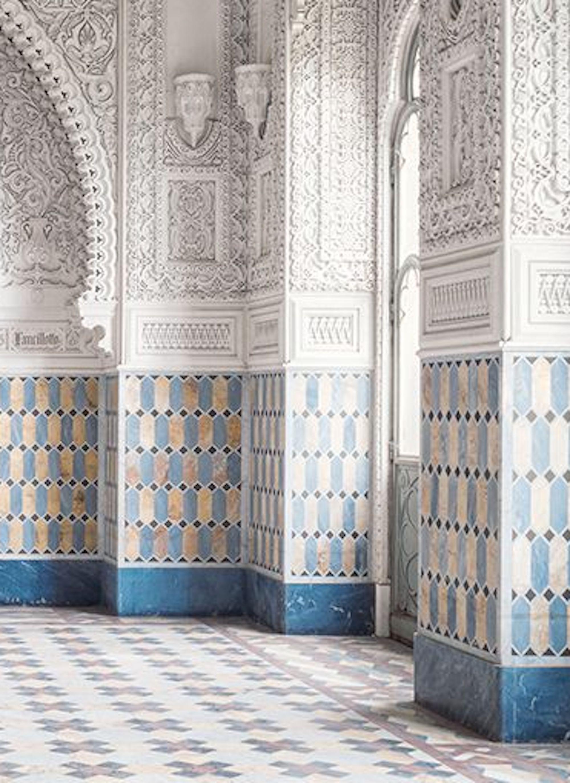 Arabesque von Gina Soden – Interieurfotografie, maurische Architektur, urbex im Angebot 4