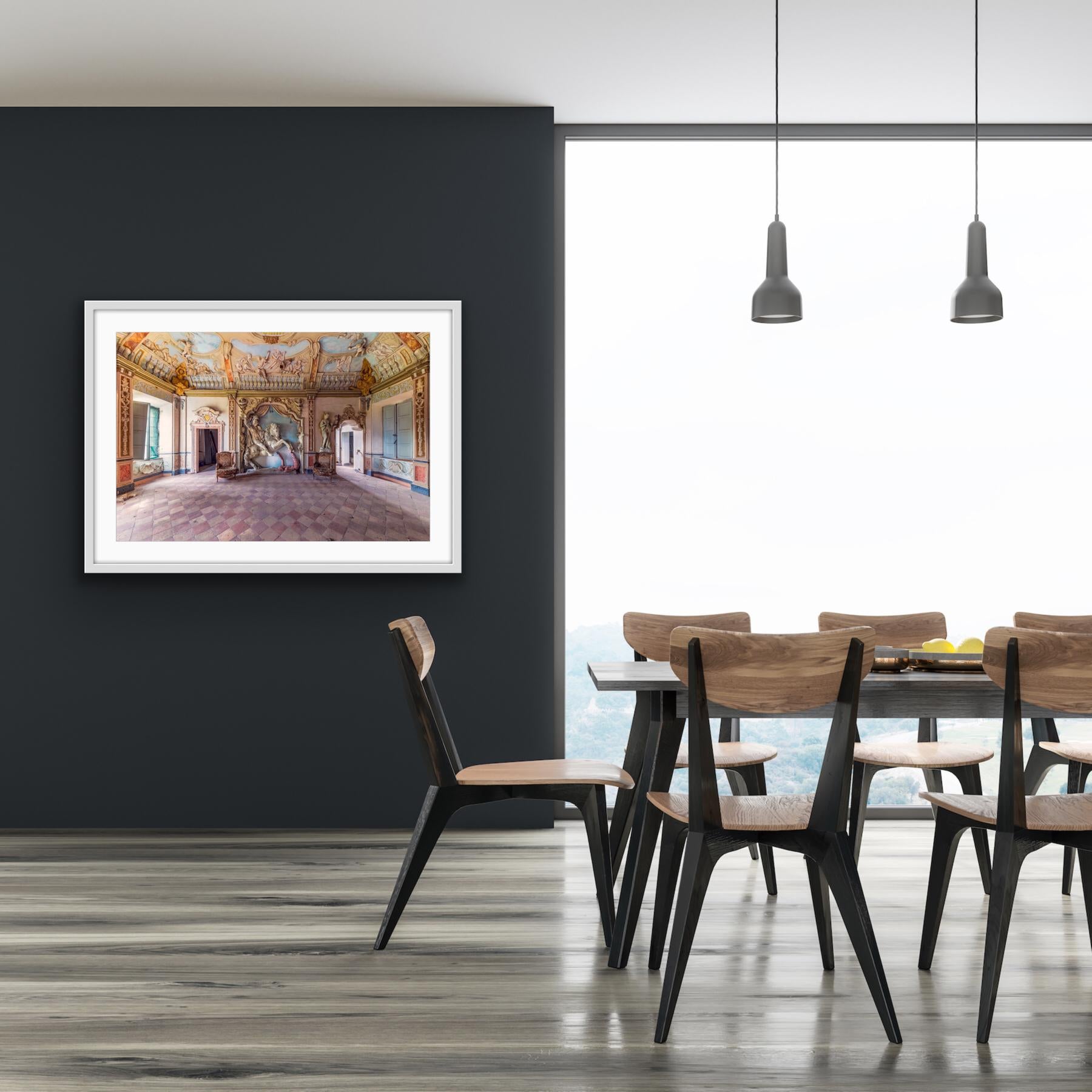Arcangelo, Interieurfotografie, zeitgenössische Kunst, Lichtfotografie – Photograph von Gina Soden